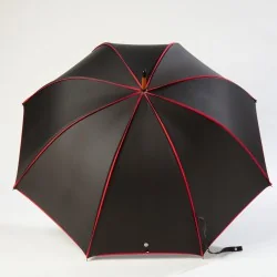 Schwarzer Stockschirm mit rotem Band, offen