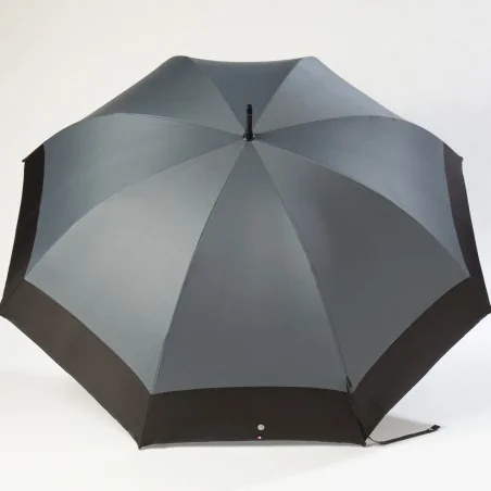 Grauer Golfschirm, offen