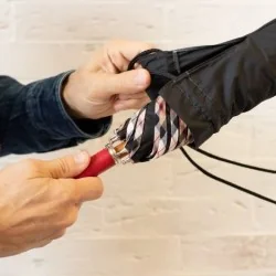 Parapluie canne à l'intérieur du fourreau en textile
